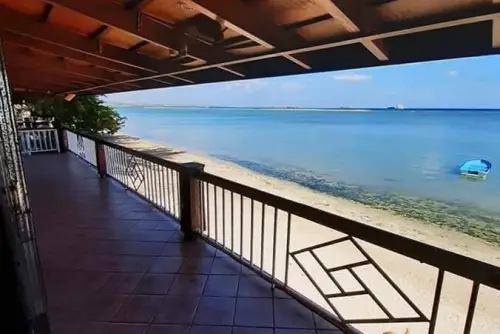 Leerstehendes Hotelgrundstück mit Lizenzen in Baie du Tombeau